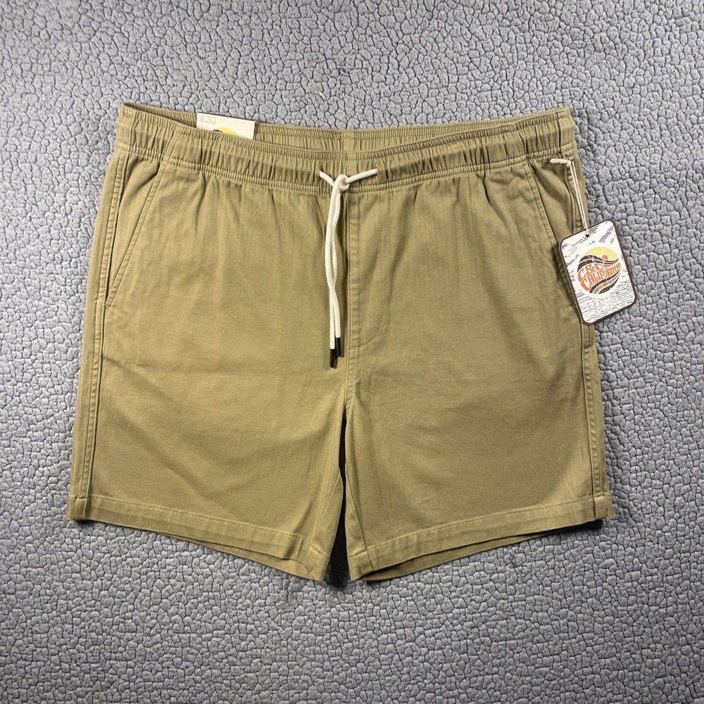 c c california Shorts Men Beige Size L NWT